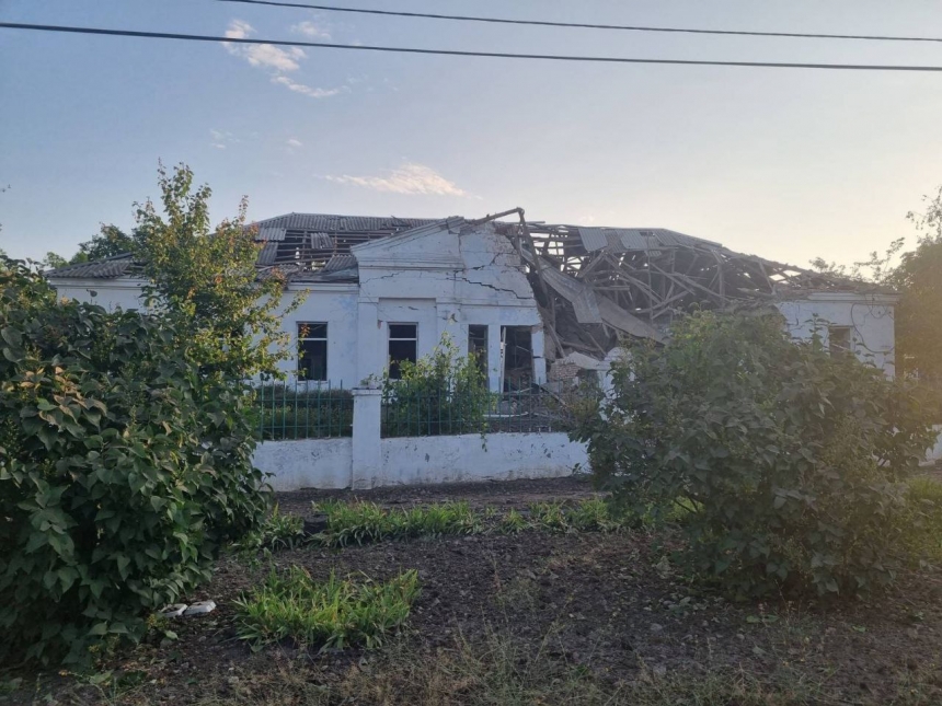 В Николаеве оккупанты разбомбили школу – пострадал охранник
