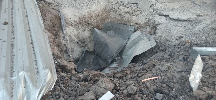 В Николаеве российская ракета разрушила пустой склад (фото)