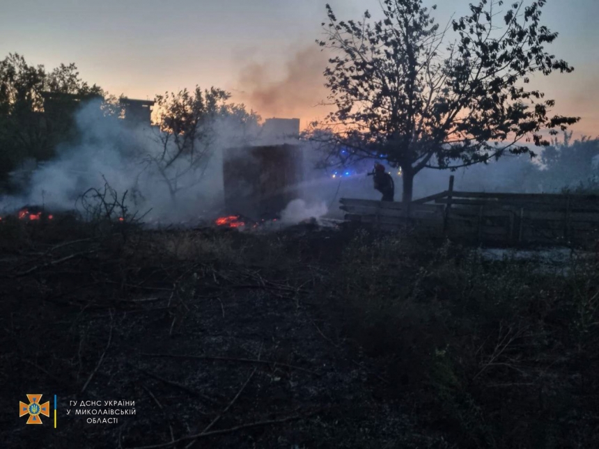 У Миколаївській області через обстріли пошкоджено будинки, дороги, горіли поля із зерновими