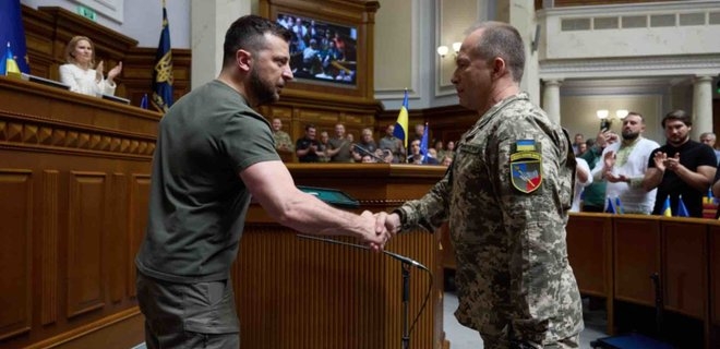  Зеленский наградил знаком Главы государства "Крест боевых заслуг" украинских воинов