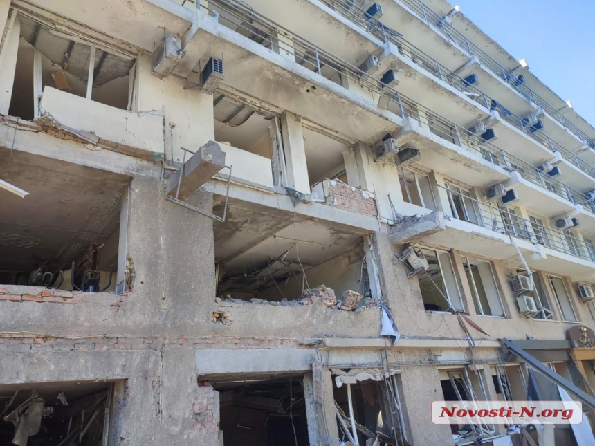 У Миколаєві окупанти обстріляли готель (фото, відео)