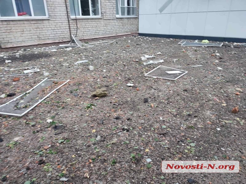 У Миколаєві ворожа ракета зруйнувала міський травмпункт (фото, відео)