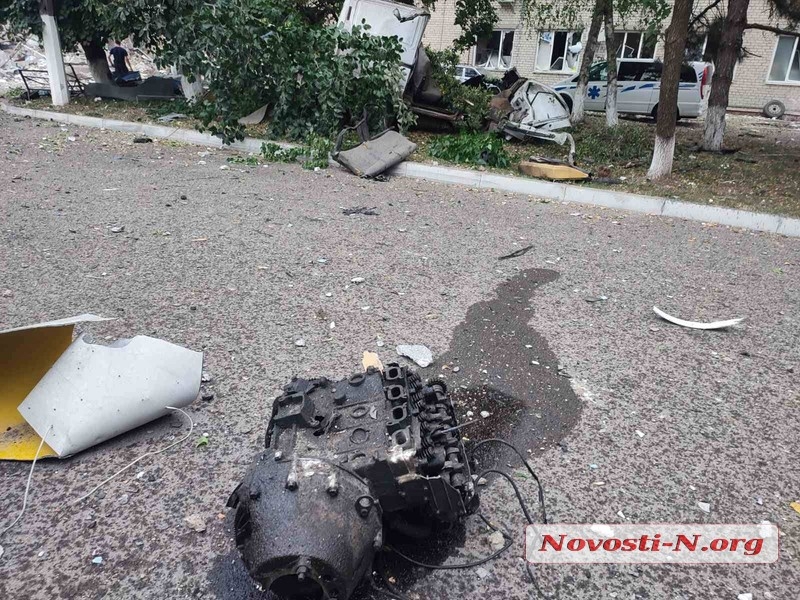 У Миколаєві ворожа ракета зруйнувала міський травмпункт (фото, відео)