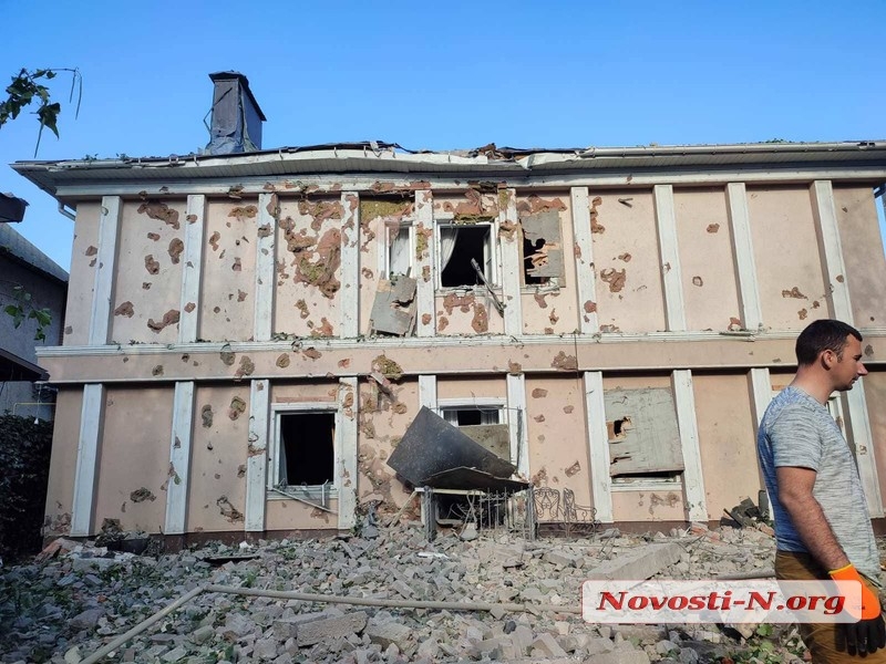 Внаслідок нічного обстрілу зруйновано гуртожиток миколаївського університету (фото, відео)