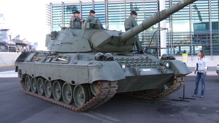 Іспанія не надсилатиме Україні танки Leopard