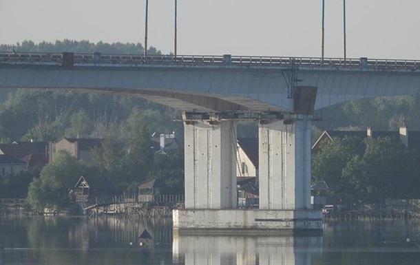 Дыры на Антоновском мосту оккупанты заделывают плитами, - облсовет