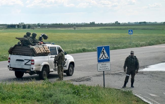 Терор посилюється: у Херсоні на блокпостах перевіряють видалені з телефону дані