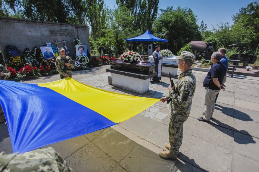 Алексея и Раису Вадатурских после прощания в Киеве похоронили в Николаеве (фото)
