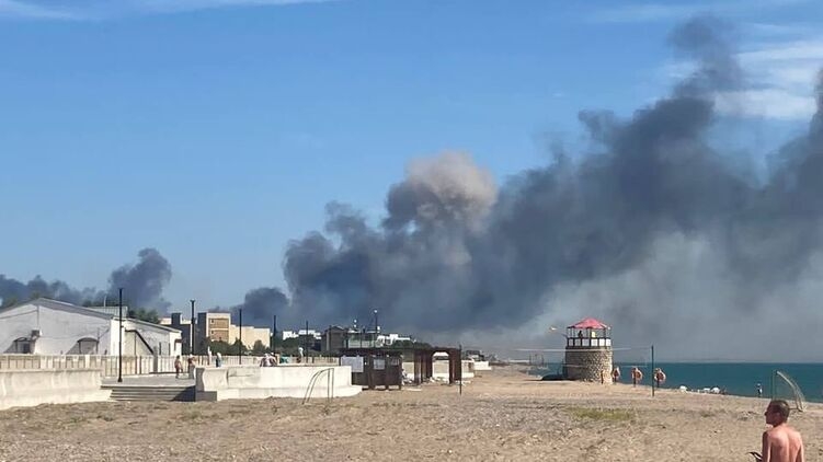 У Криму вибухи на військовому аеродромі: Кім «оголосив тривогу» на півострові