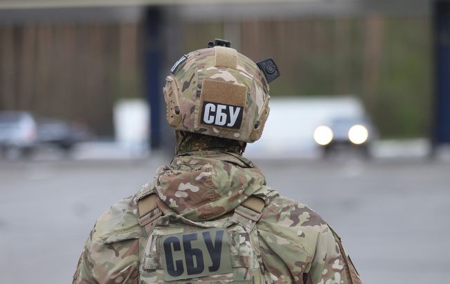 СБУ викрила банду, яка допомагала чоловікам бігти за кордон через Крим