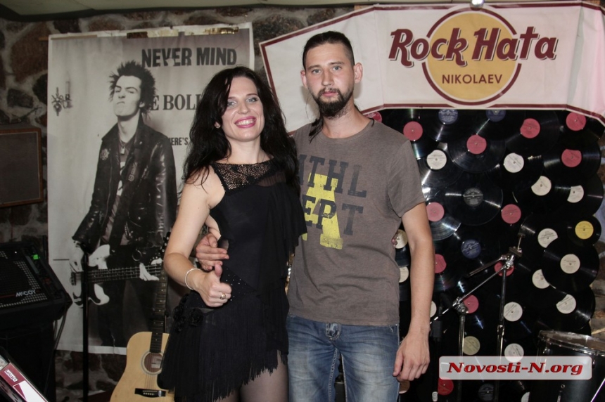 В николаевском баре прошел рок-концерт в поддержку ВСУ (фоторепортаж)
