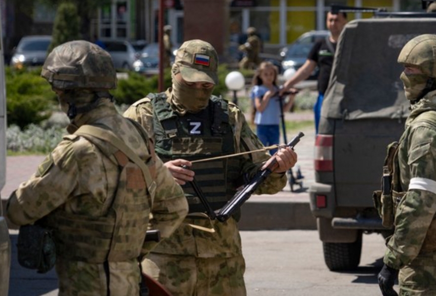 Окупанти в Херсоні влаштовують нічні рейди та шукають партизанів