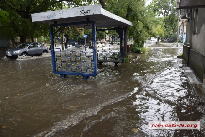 У Миколаєві після зливи затопило центр міста (фото, відео)
