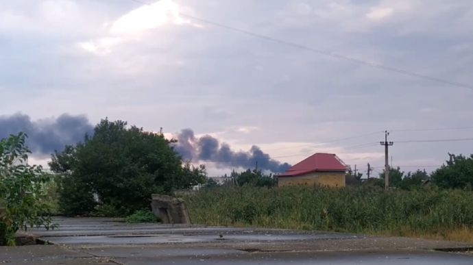 В Крыму раздаются взрывы в районе Джанкоя, сообщается о попадании в склад боеприпасов