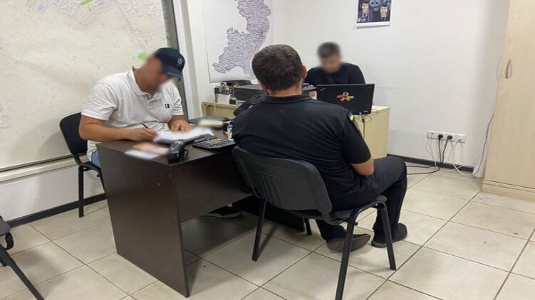 В Одесі лікарі та військкомат робили довідки для виїзду за кордон та ухилення від армії за $7000