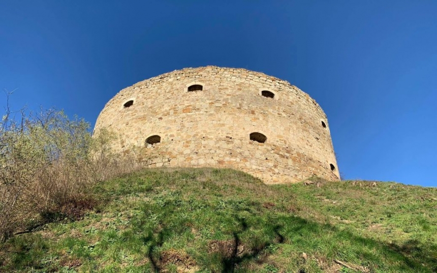 В Тернопольской области мужчина занялся сексом с проституткой в древнем замке