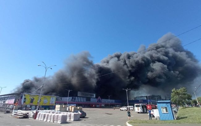 Окупанти заявляють про «приліт» по торговельному центру в Донецьку (фото, відео)