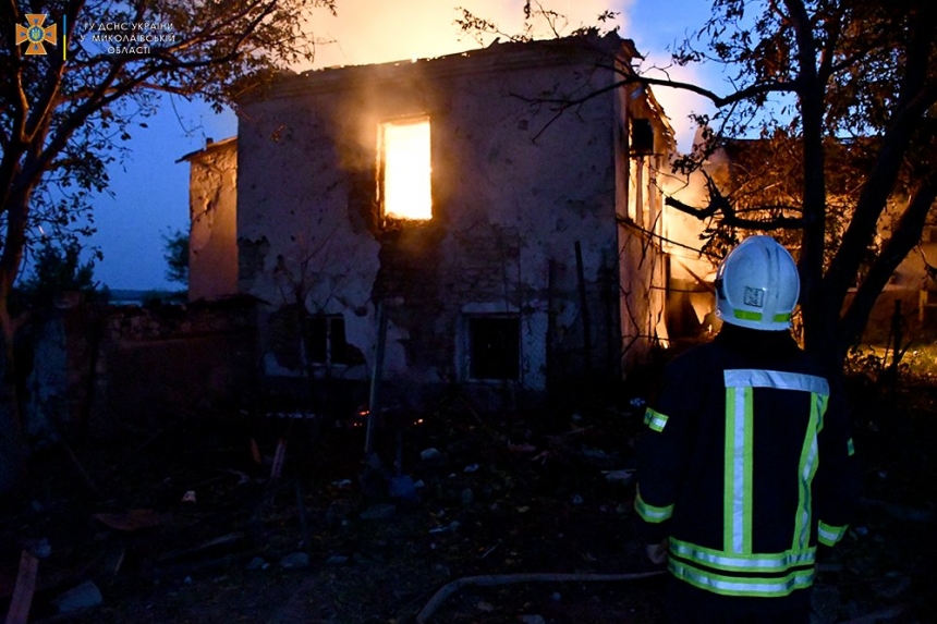 Спасатели показали результаты ночных обстрелов Николаева и области (фото, видео)