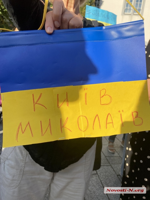 Миколаївці у Німеччині підтримали Україну на мітингу: показали зруйновані виші та ОДА (фото, відео)