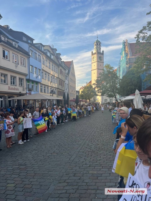 Миколаївці у Німеччині підтримали Україну на мітингу: показали зруйновані виші та ОДА (фото, відео)