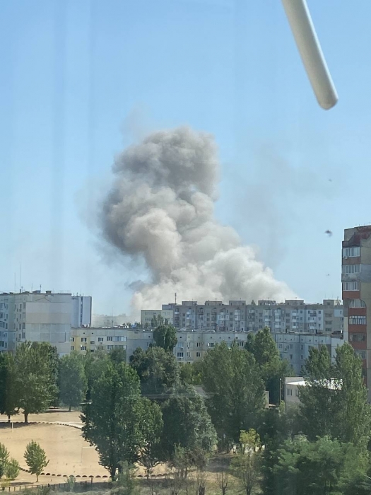 В Новой Каховке ВСУ уничтожили базу оккупантов на заводе «Сокол» (видео)