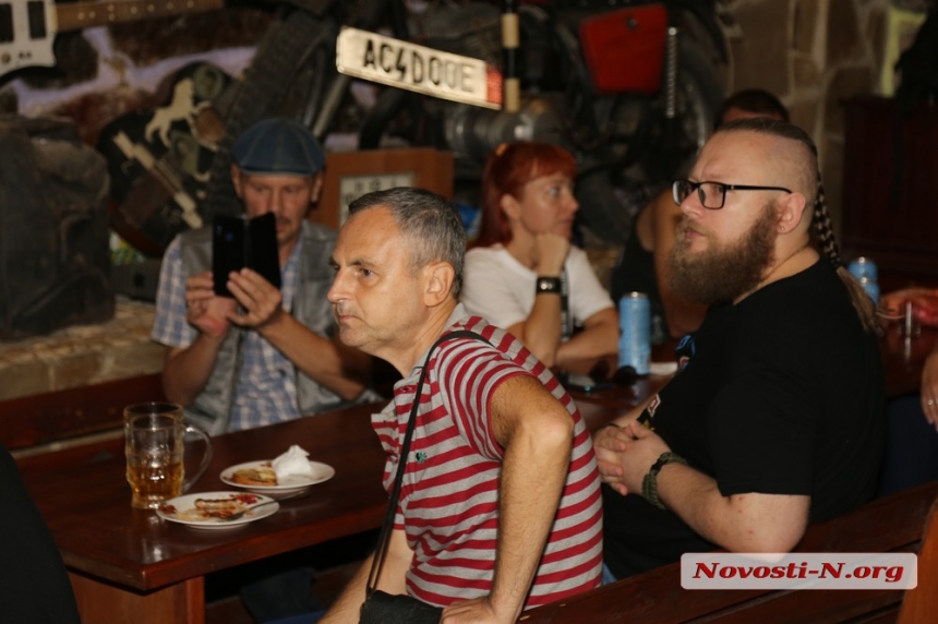 В Николаеве прошел концерт в поддержку ВСУ в баре «Rock-Hata» (фоторепортаж)