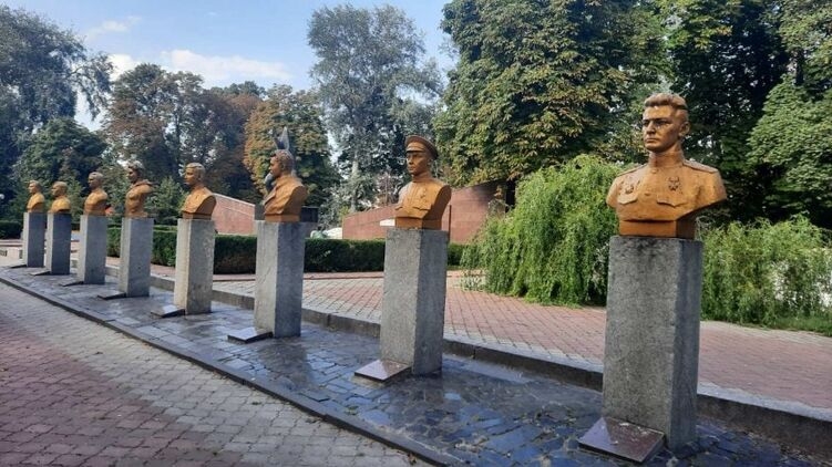 У Борисполі демонтують Алею героїв Радянського Союзу
