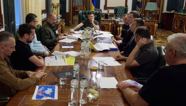 Зеленський провів секретну нараду з представниками сектору оборони та безпеки