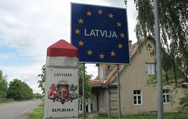 В Латвии решили ввести дополнительные въездные проверки для россиян и беларусов