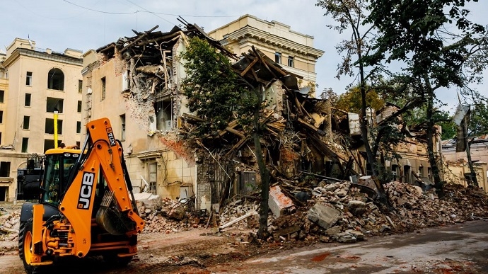 В центре Харькова враг попал в жилой дом, есть пострадавшие