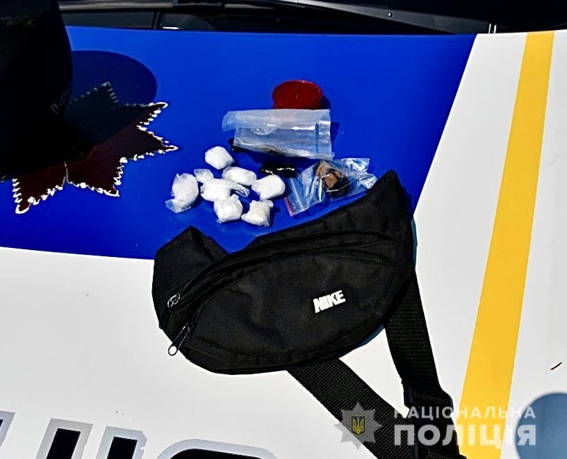 Житель Первомайська поширював «закладки»: спіймали, коли порушив ПДР