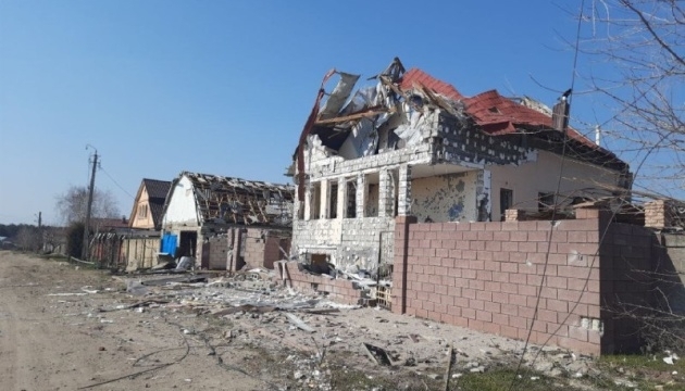 Враг продолжает обстреливать Николаевскую область: раздаются взрывы, горят жилые дома