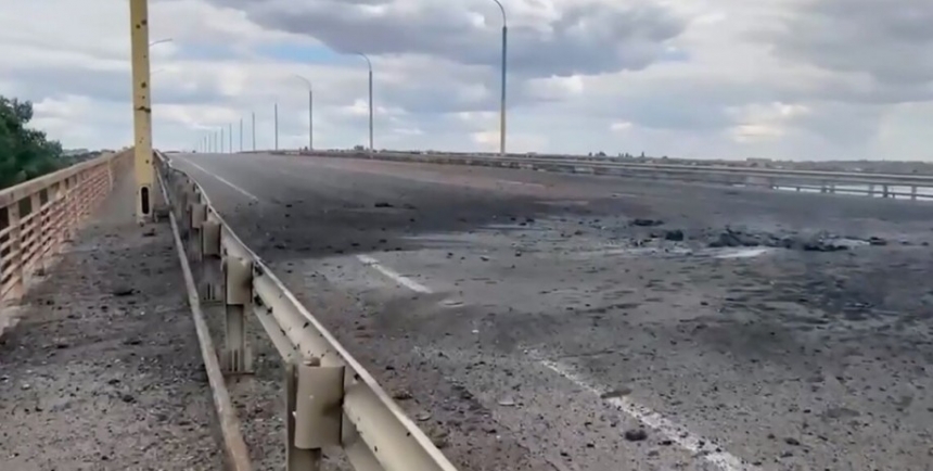 В Херсоне раздаются взрывы: ВСУ снова ударили по Антоновскому мосту
