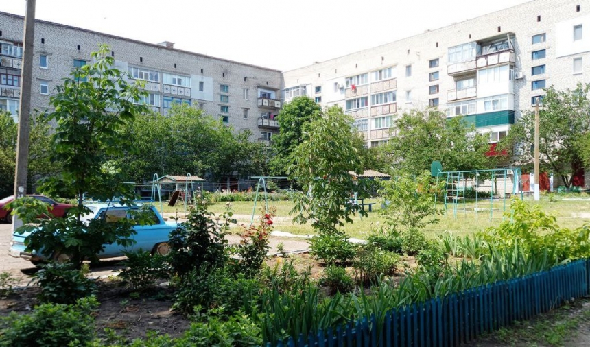 В результате обстрела на детской площадке в Снигиревке погиб 4-летний мальчик и его отец, - СМИ
