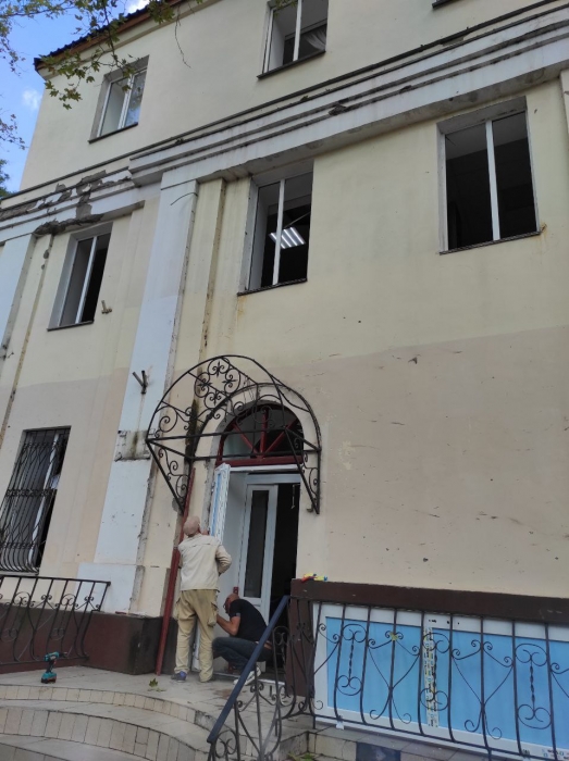 В Николаеве обстреляли институт последипломного педобразования (фото)