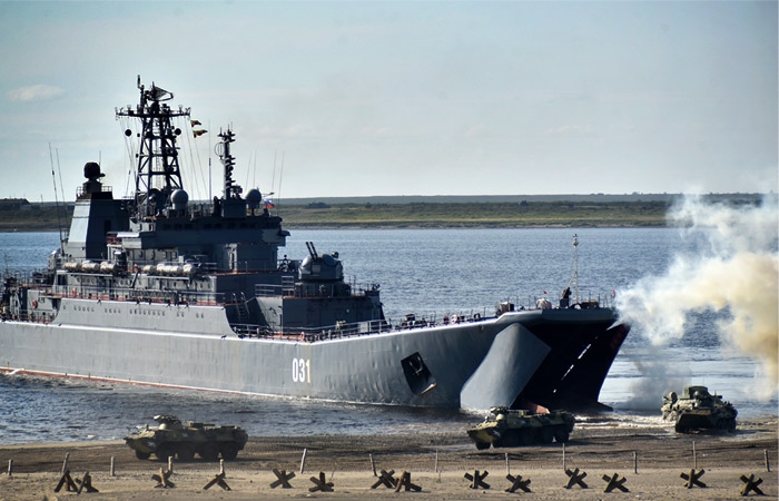 Корабли врага – уязвимы, поэтому прячутся возле Крыма, – Гуменюк