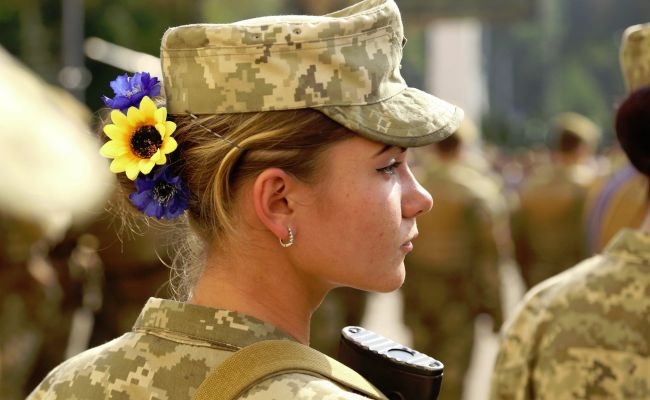 У Міноборони пообіцяли відсутність обмежень для жінок щодо перетину кордону з 1 жовтня