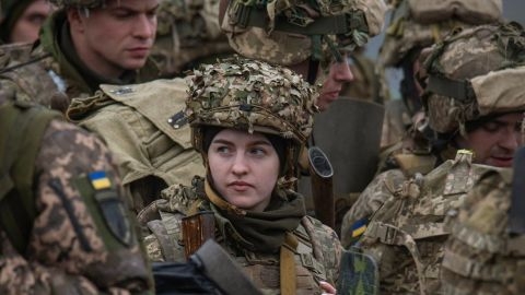 У Міноборони повідомили, що на передньому краї зараз воюють близько 5 тисяч українських жінок