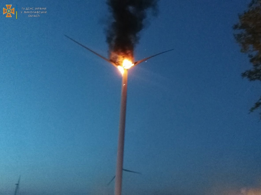 В Николаевской области горела гондола ветряка