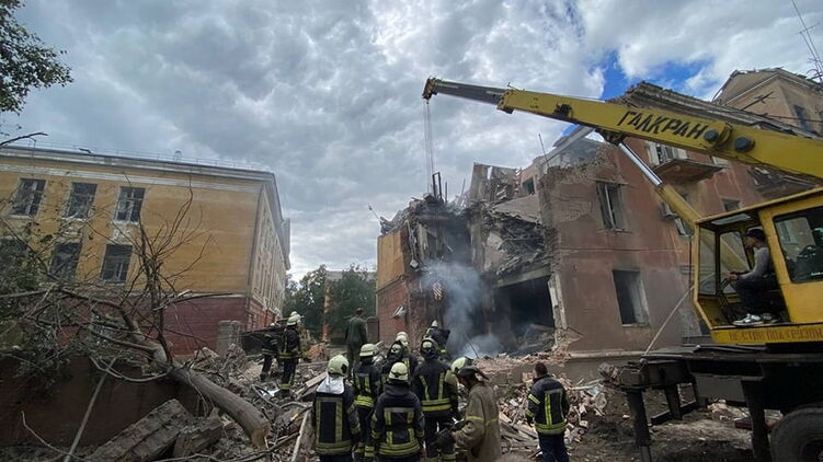 У Слов'янську закінчили розбирати завали будинку після обстрілу – знайдені тіла загиблих