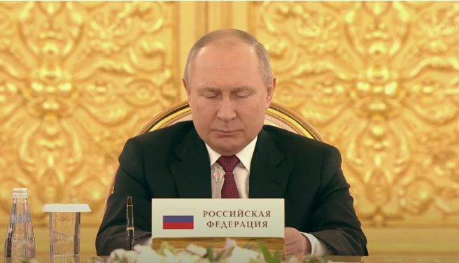 У Росії група депутатів закликала звинуватити Путіна у держзраді