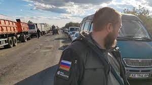В Харьковской области автомобильные очереди на выезд в Россию