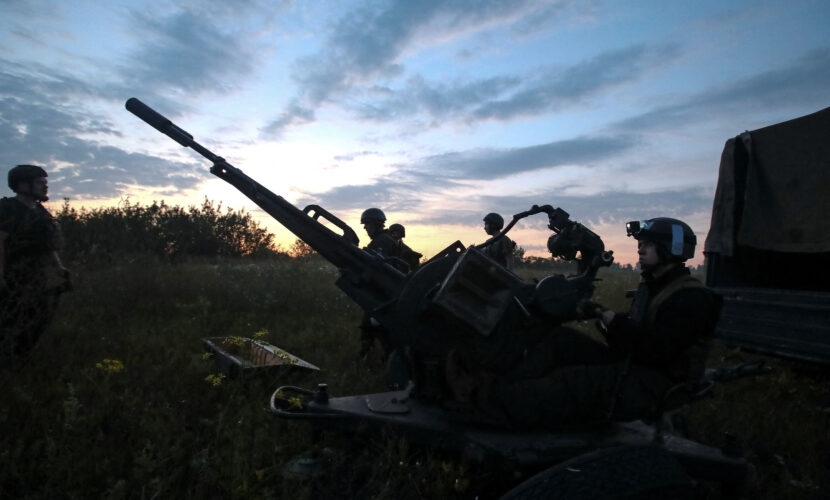 На півдні ЗСУ знищили 35 окупантів, склад боєприпасів та міст через Дніпро