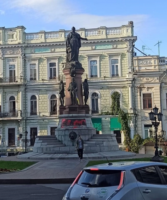 В Одесі знову облили фарбою пам'ятник Катерині ІІ