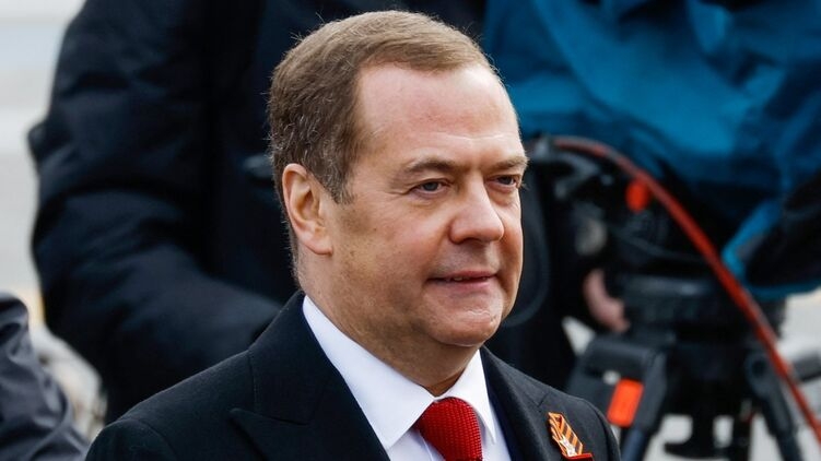 Медведев пригрозил ядерной войной, если Запад даст гарантии безопасности Украине