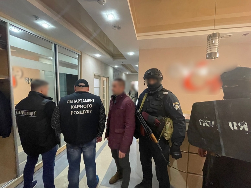 Депутат организовал два мошеннических колл-центра, - МВД