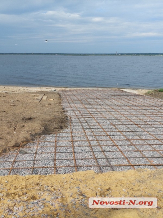 У Миколаєві на місці пляжу розгорнулося незаконне будівництво – поліція та влада не реагують (відео)