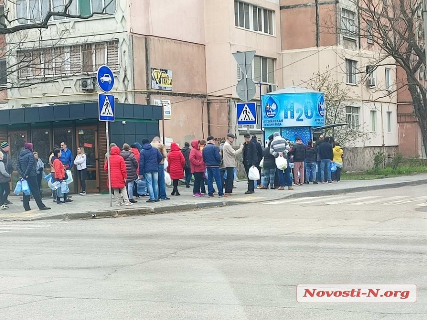 «Власти в городе нет, жаловаться некому»: как выживают без воды и лифта пенсионеры в Николаеве