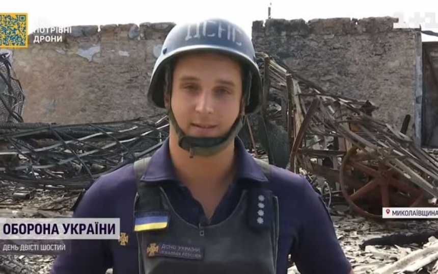 "Бачив не менше 60 смертей", - рятувальник розповів, як працюють під обстрілами на Миколаївщині.