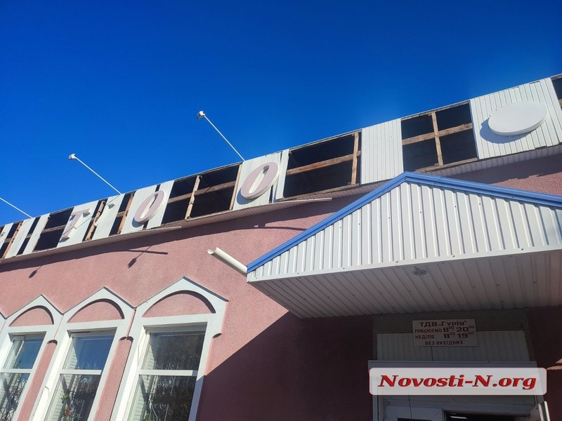 Выбиты окна в кафе и магазине, с дома слетела крыша: последствия обстрела в Николаеве